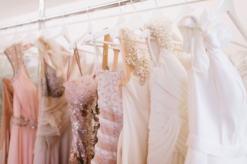 Ein Brautkleid ist wahrscheinlich das schönste und wichtigste Kleid, das eine Frau in ihrem Leben tragen wird.