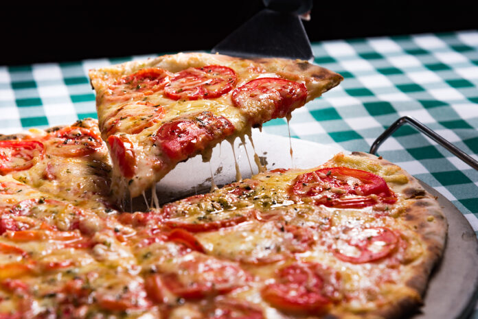 Eine neue Pizza-Kette eröffnet über Nacht über 70 Filialen.