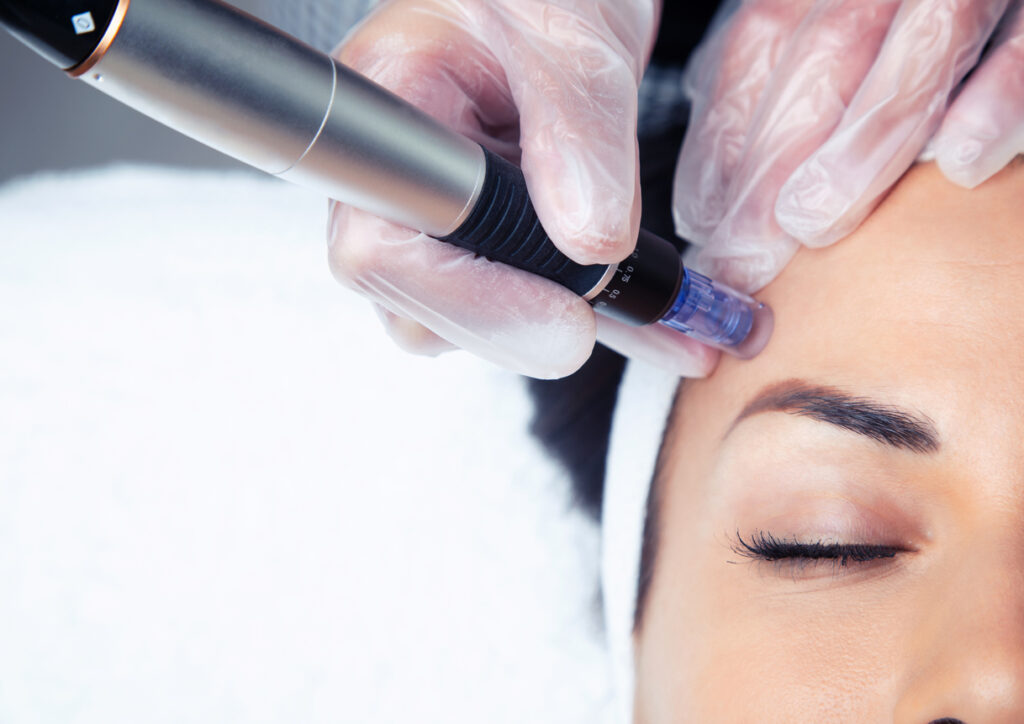 Bei den Kosmetikstudios in Karlsruhe kann man pflegende Schönheitsbehandlungen und Medical-Beauty-Behandlungen buchen