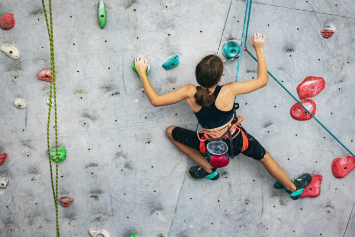 Bouldern und Klettern erfreut sich großer Beliebtheit, sowohl bei Kindern als auch bei Erwachsenen.