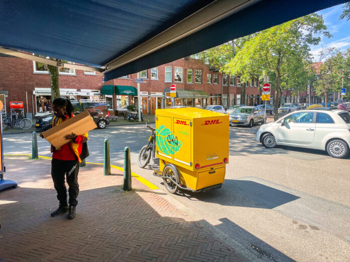 Das Versenden von Paketen über DHL wird teurer.