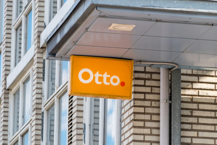 Das Otto Logo an einem Gebäude.