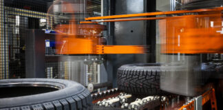 Reifenherstellung in einem großen Betrieb als Massenware. Derzeit findet ein großer Stellenabbau in Baden-Württemberg statt.