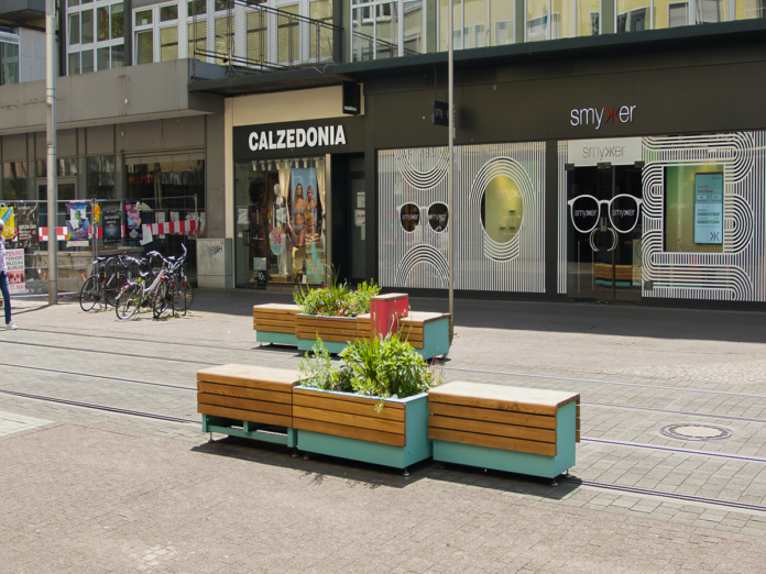 Sitzmöglichkeiten in der Karlsruher Innenstadt.