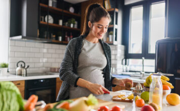 Die Ernährung in der Schwangerschaft ist ein wichtiges Thema für werdende Mütter.
