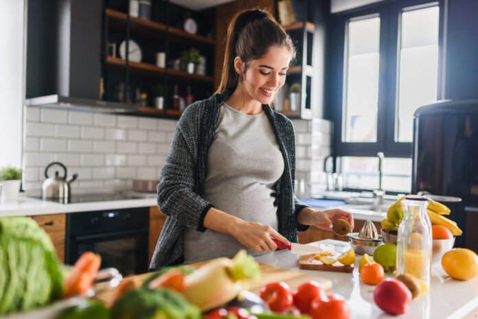 Die Ernährung in der Schwangerschaft ist ein wichtiges Thema für werdende Mütter.