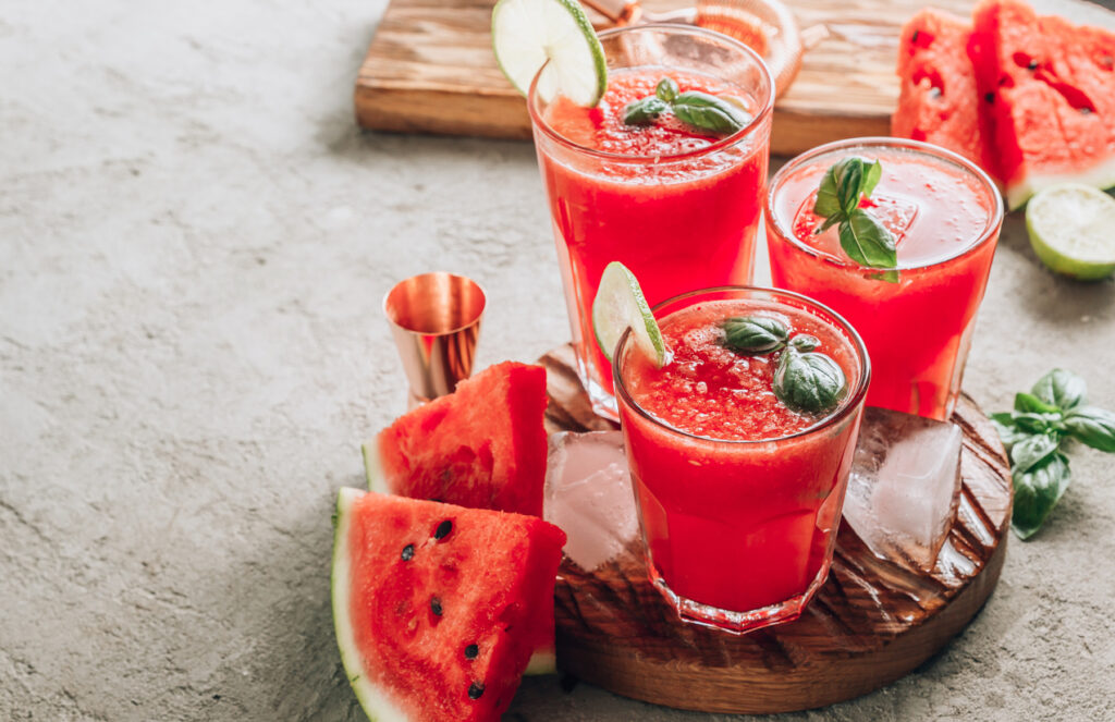 Wassermelonen sind eine leckere und gesunde Zutat für den perfekten Sommerdrink.