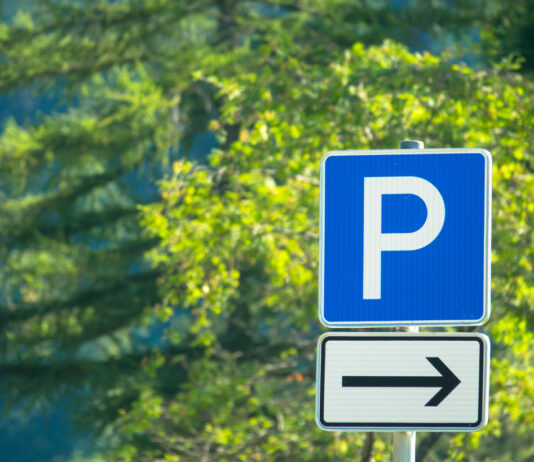 Parken in Karlsruhe ist nicht immer leicht, aber durch das Parkleitsystem und weitere Tipps schafft man es, ohne große Suche, einen Parkplatz zu finden.