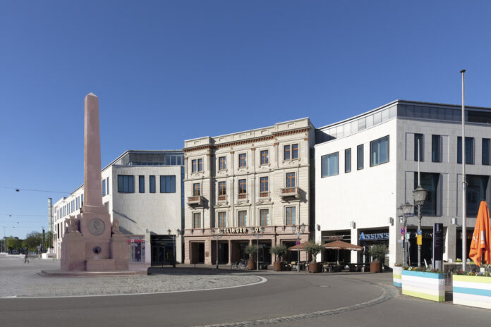 Das Ettlinger Tor Karlsruhe ist das größte Einkaufszentrum der Stadt.