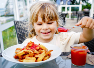 Familienfreundliche Restaurants in Karlsruhe bieten häufig auch spezielle Speisekarten für Kinder an.