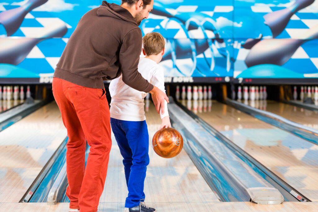 Bowling ist eine tolle Freizeitaktivität für die ganze Familie. 