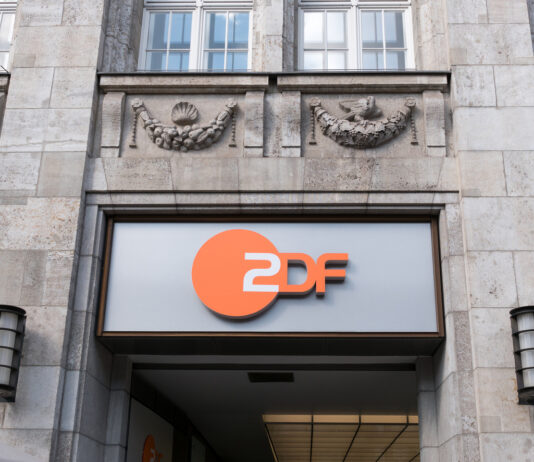 Eingang des ZDF-Gebäudes.