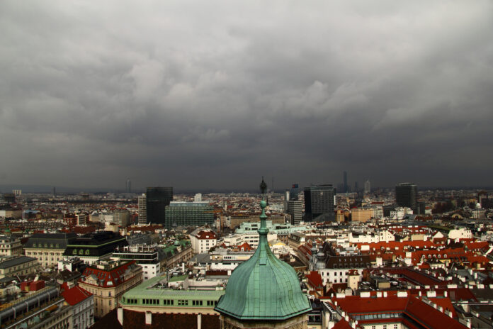 Panoramablick – Wien, Österreich bei Gewitter