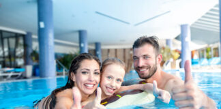 Das Erlebnisbad Karlsruhe La Ola befindet sich in Landau und bietet eine Vielzahl von Wasserattraktionen, Wellnessbereichen und Spaß für die ganze Familie, und ist ein beliebtes Ziel für Schwimmenthusiasten in der Region.