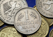 D-Mark-Münzen mit verschiedenen Werten.