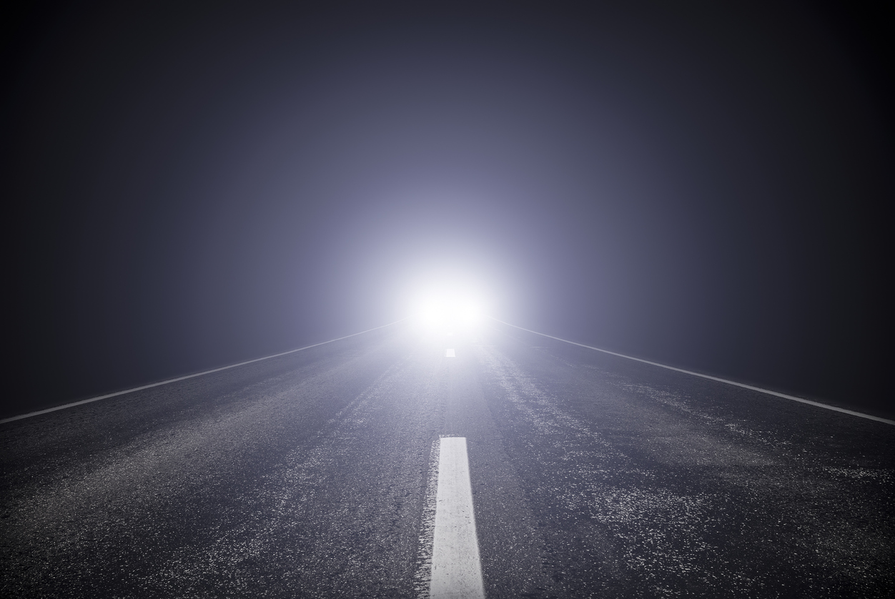 Fernlicht nachts einsetzen: Viele Autofahrer sind oft ahnungslos
