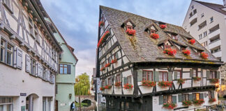Das schiefste Hotel der Welt steht in Baden-Württemberg.