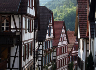 Grötzingen ist ein Stadtteil am östlichen Rand von Karlsruhe.