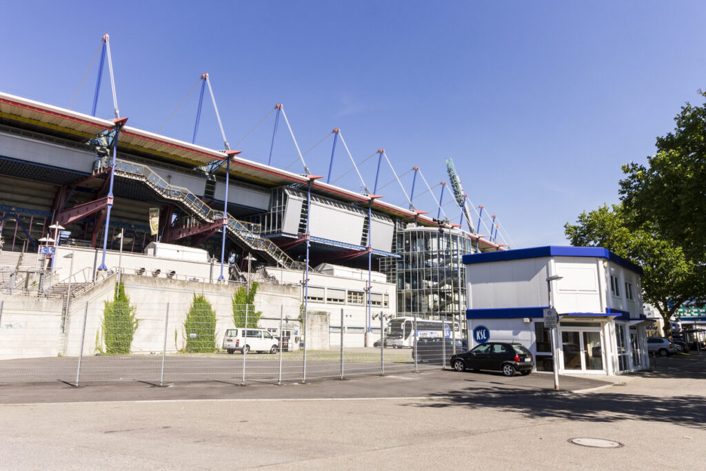 Das Wildparkstadion, offiziell als BBBank Wildpark bezeichnet, ist das Fußballstadion des Karlsruher SC und befindet sich in Karlsruhe. Es dient seit 1955 als Heimspielstätte für die Profi-Mannschaft des Vereins.