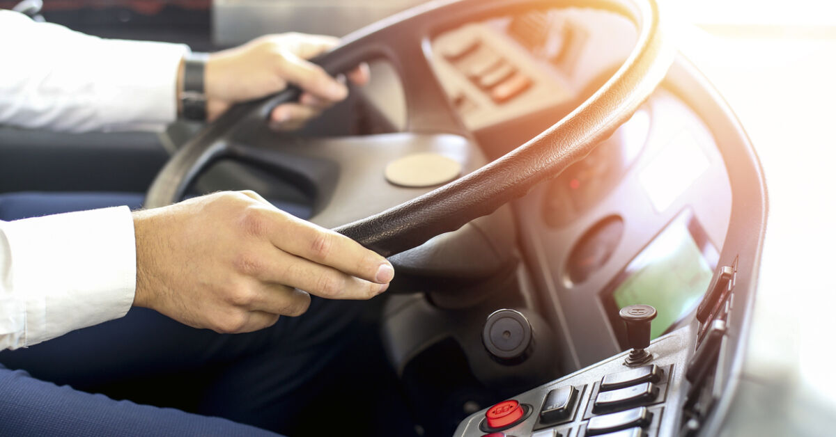 Bei-der-Fahrt-Video-entlarvt-einen-Karlsruher-Busfahrer-am-Handy