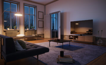 Ein leeres Wohnzimmer in einem Haus in einem modernen Stil.