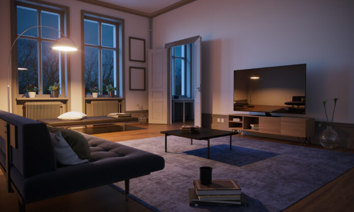 Ein leeres Wohnzimmer in einem Haus in einem modernen Stil.