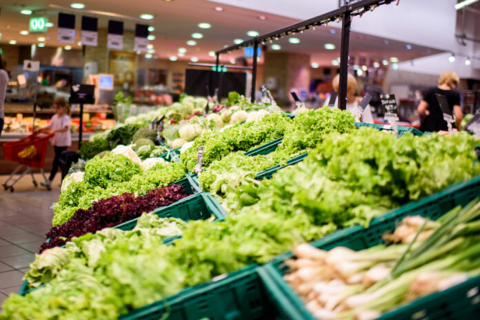 Die Gemüseabteilung in einem Supermarkt.