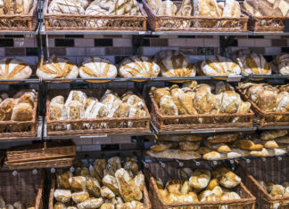 Brote in einer Bäckerei.