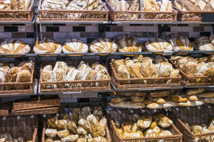 Brote in einer Bäckerei.