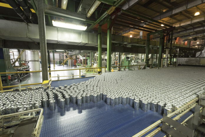 Eine Firma die Produkte in Aluminium-Dosen herstellt.