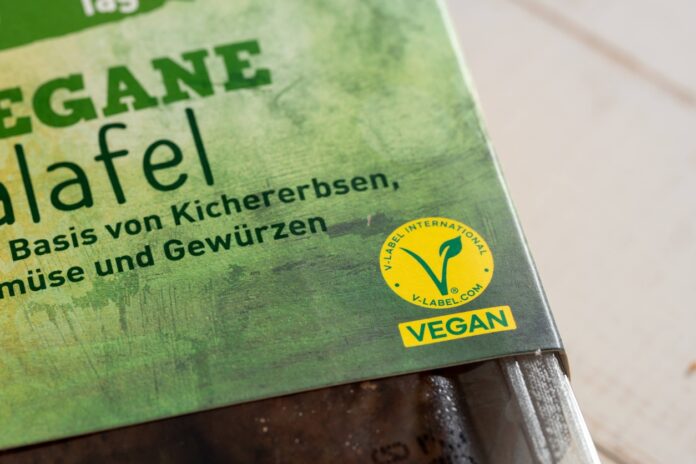 Ein Vegan-Label als Kennzeichnung auf Lebensmitteln.