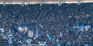 Ein Spiel des Karlsruher SC im eigenen Stadion vor den Fans