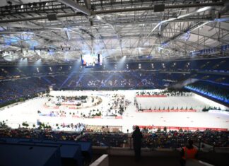 Ein großes Sportereignis mit sehr vielen Zuschauern in einer großen Halle oder in einer Arena. Karlsruhe bewirbt sich für ein großes Mega-Event.