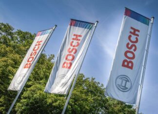 Flaggen des Unternehmens Bosch.