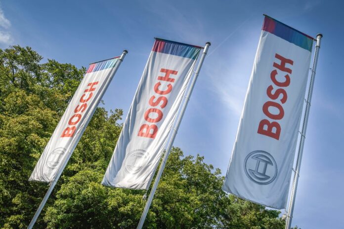 Flaggen des Unternehmens Bosch.