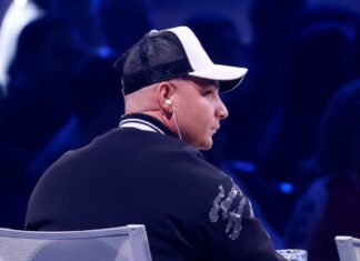 Pietro Lombardi schaut ernst zur Seite und sitzt in der Jury von "Deutschland sucht den Superstar". Er trägt dunkle Kleidung und seine typische Mütze.