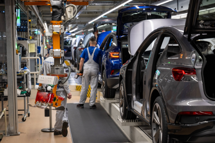 Die Produktion eines E-Autos bei Volkswagen