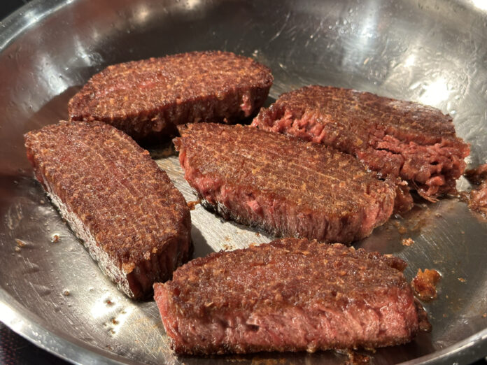 Veganes Steak in der Pfanne
