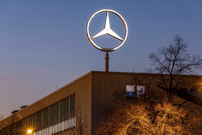 Das Daimler-Logo von Mercedes