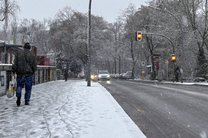 Plötzlicher Temperatursturz sorgt für verschneite Straßen