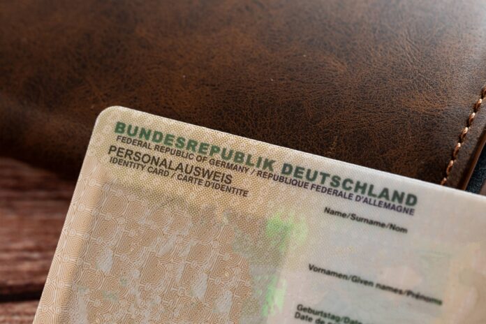 Ein Personalausweis von einem Bundesbürger in Deutschland