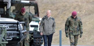 Bundeskanzler Scholz besucht die Bundeswehr.