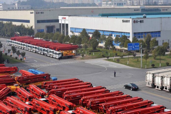 Eine riesige Fabrik eines Autobauers in China