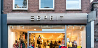 Eine Esprit-Filiale in einer Einkaufsstraße.