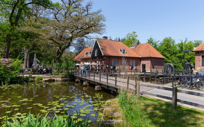 Ein Restaurant am Wasser in Holland.