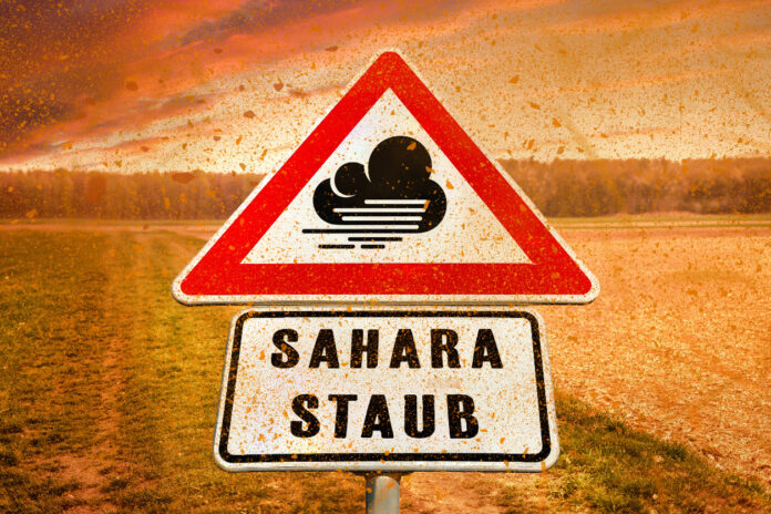 Ein Schild mit Saharastaub.