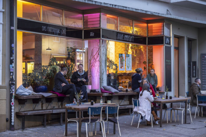 Das erste Café, bei dem kein Müll produziert wird. Stattdessen wird in dem Food-Sharing Café in der Innenstadt von Stuttgart low waste großgschrieben.