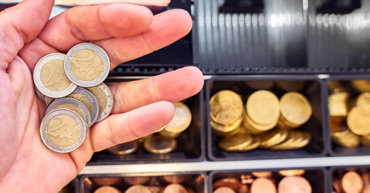 Damit-zahlen-Immer-mehr-2-Euro-St-cke-sind-ein-Verm-gen-wert