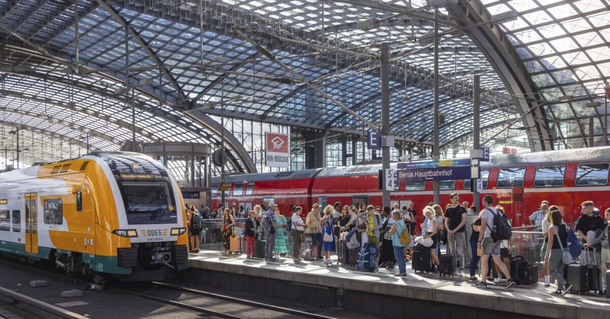 Gr-nes-Licht-Deutschlandticket-wird-g-nstiger-Auf-dem-Weg-