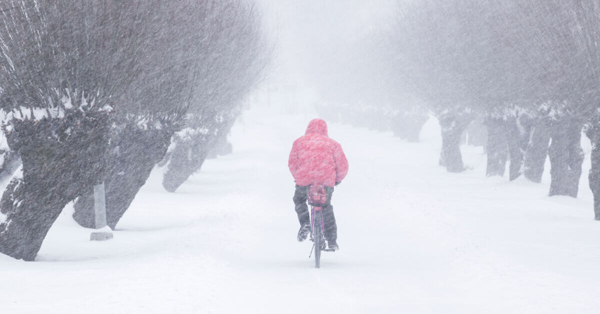 Meteorologen-besorgt-Schnee-droht-im-Sommer-in-Deutschland